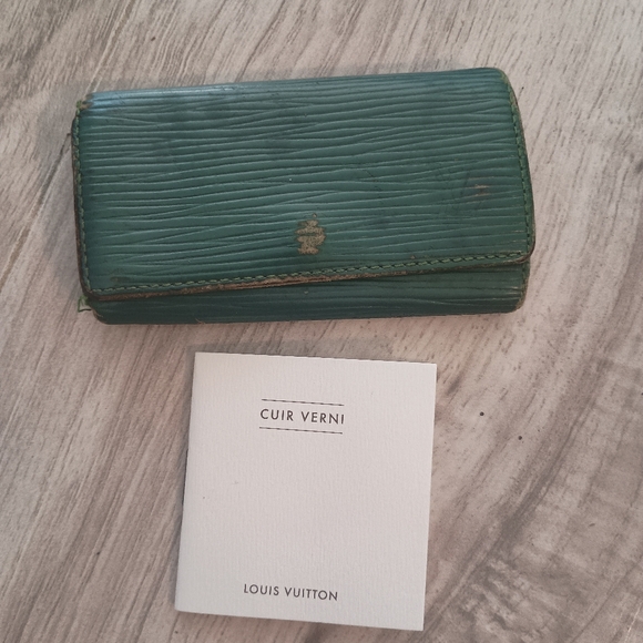 AUTHENTIC Louis Vuitton Green Epi Leather 4 Key Holder - Picture 1 of 7